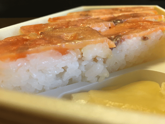 サーモン寿司（苫小牧・南千歳）の断面