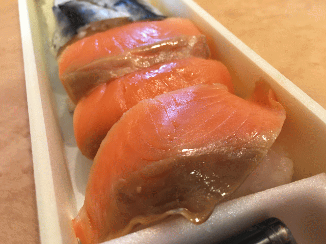 やまべ鮭寿しの鮭寿司