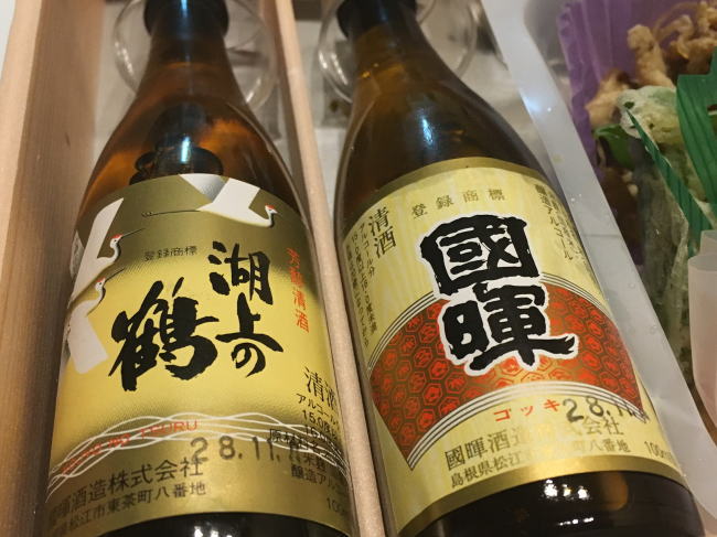 出雲神話街道ごきげんべんとうの日本酒2種類