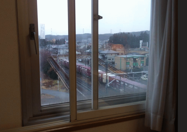 矢板イースタンホテルから見た東北本線を走行する貨物列車