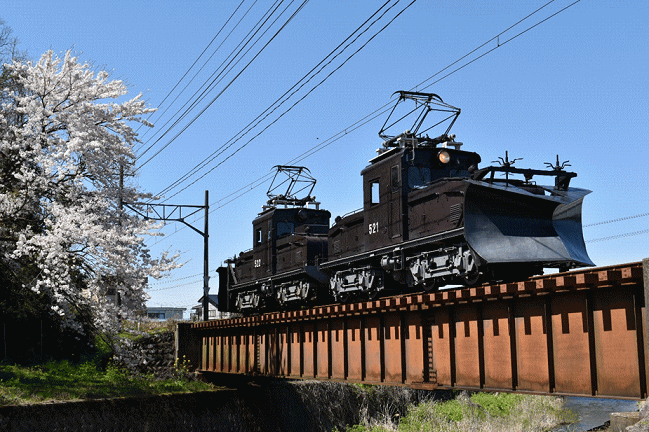 えちぜん鉄道ラッセル電気機関車ML521と522は京福電気鉄道時代の1949年製