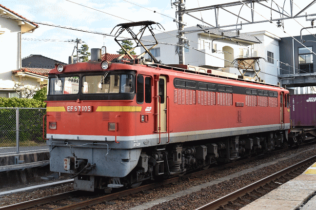 EF67-105号機（西条駅にて）