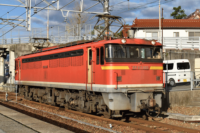 EF67-105号機（西条駅にて）