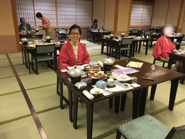 福島県の栄楽館の食事の会場