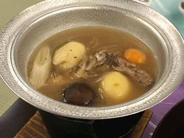 福島県の栄楽館の食事（夕食の鍋物）