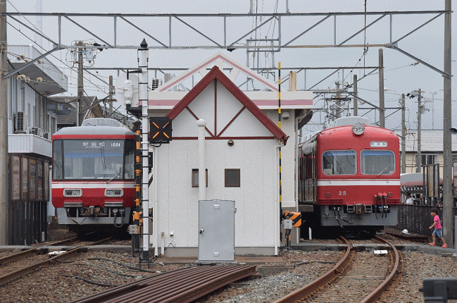 30形（モハ25）が西ケ崎駅の側線に入線