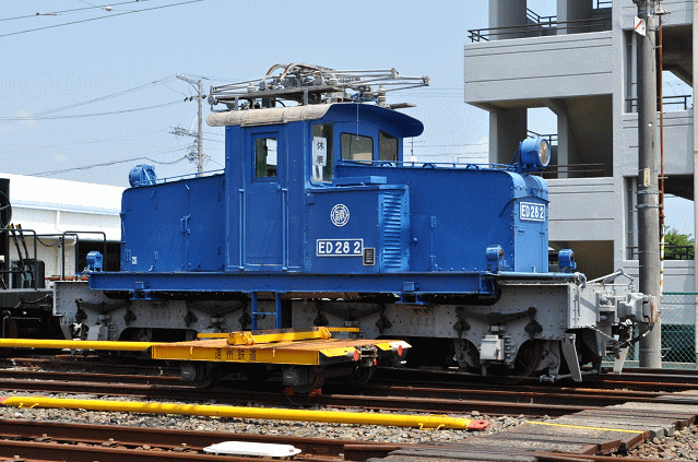 西ケ崎駅に留置中の電気機関車ＥＤ２８