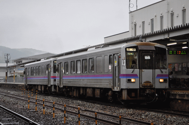 広島駅から到着した福塩線の府中行きキハ120