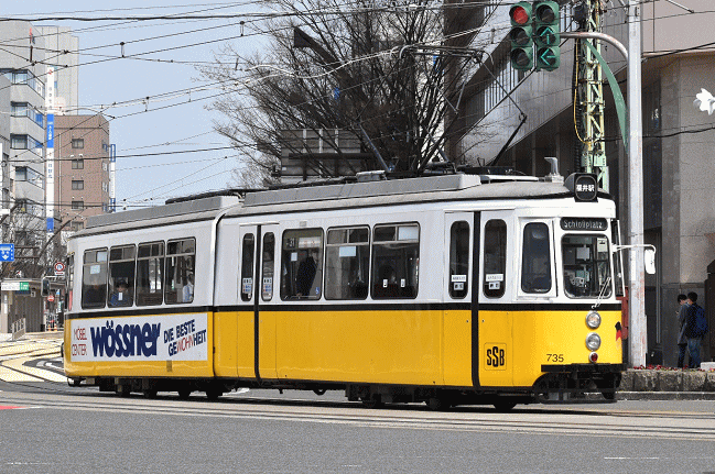 大名町交差点を福井駅方面に進む「レトラム」