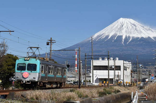 岳南鉄道7001号と富士山