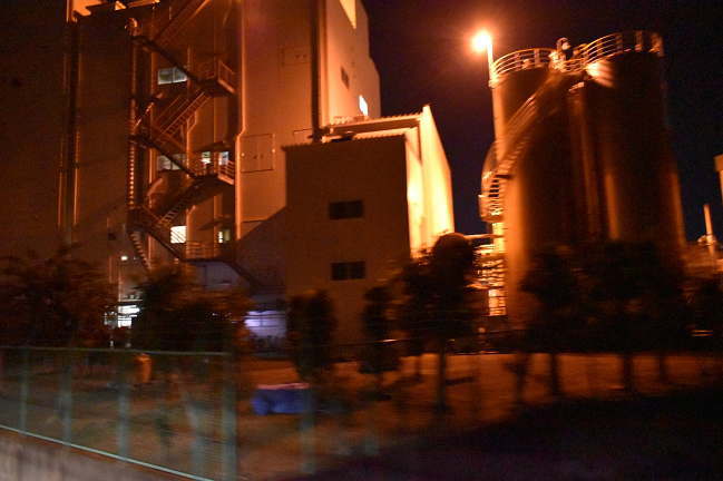 夜景列車から見た工場の景色