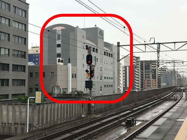 吉塚駅から見た博多サンヒルズホテル
