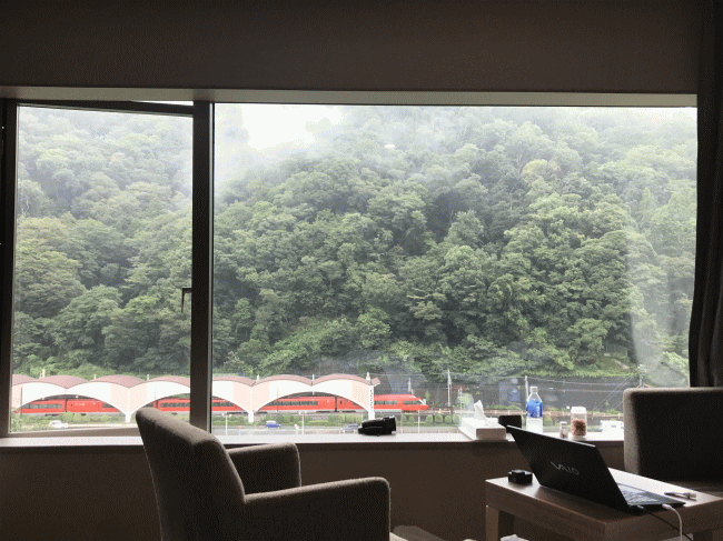 湯本富士屋ホテル・レインボープラザから見た鉄道の眺め