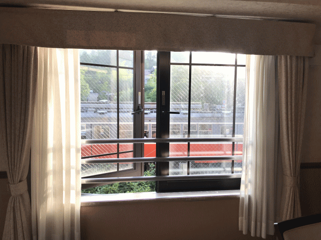 箱根強羅ホテルパイプのけむりプラスの窓