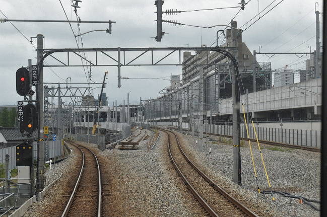 高架化工事の進む富山駅