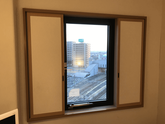 ホテルクラウンヒルズ豊川の窓