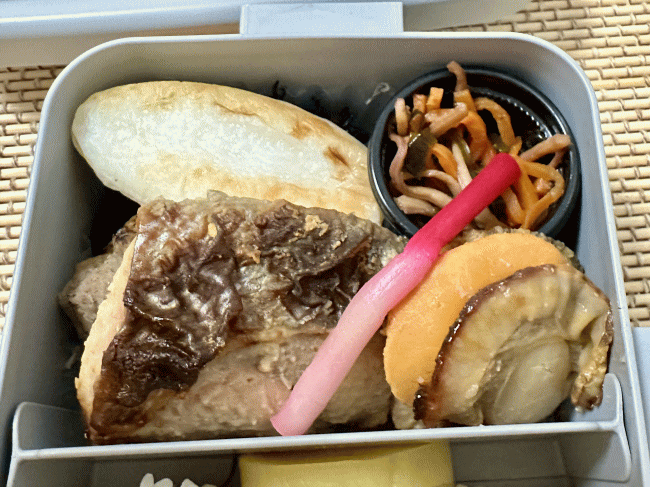 寝台特急ヘッドマーク弁当カシオペアのおかず