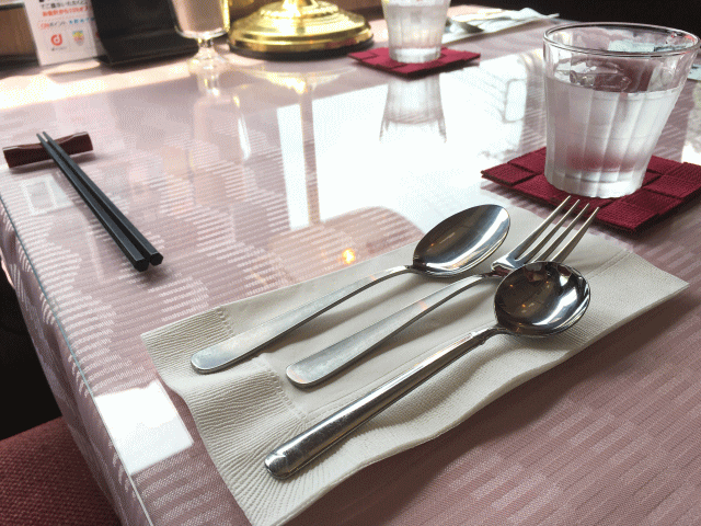 レストラン「グランシャリオ」のテーブル