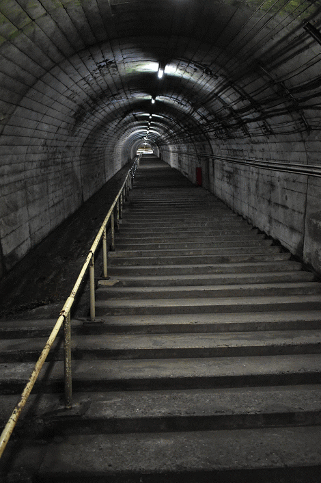 えちごトキめき鉄道の筒石駅の階段