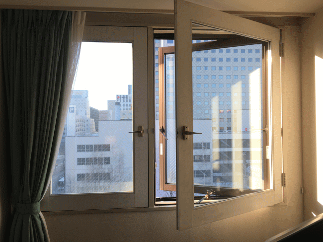 ホテルリブマックス札幌駅前の部屋の窓の状態