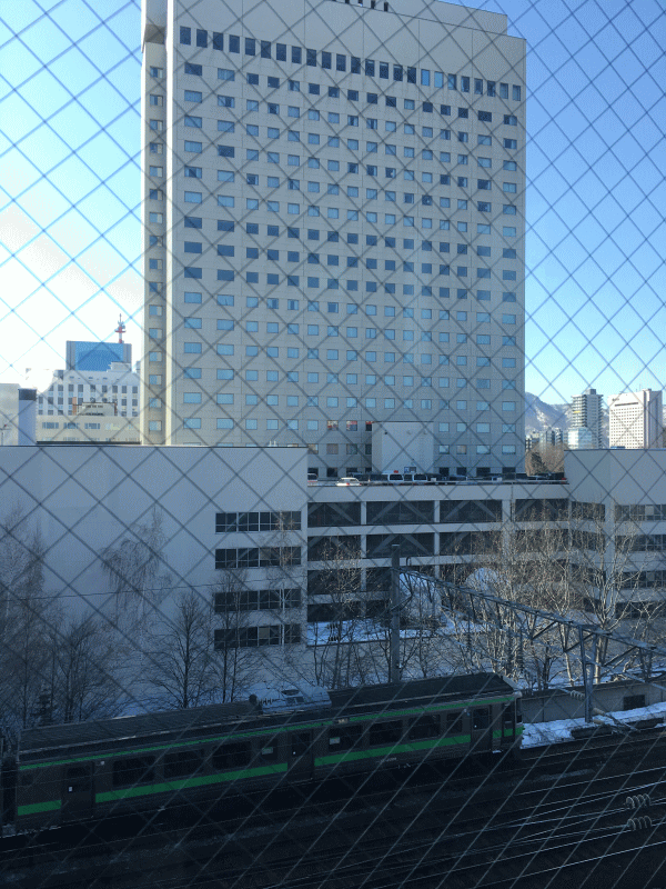 ホテルリブマックス札幌駅前から見た、京王プラザホテル札幌の外観