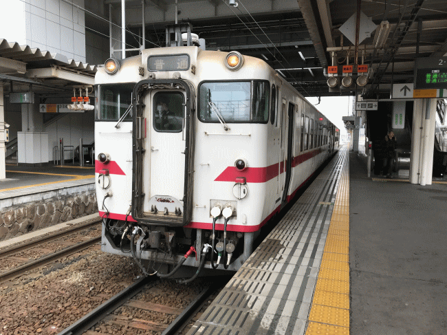 八戸駅に停車中のキハ40系気動車