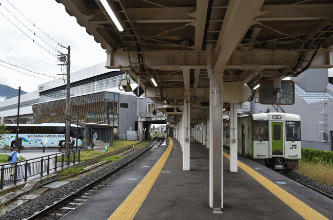 飯山駅停車中のキハ110系