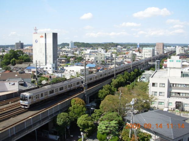 シティイン茂原の新館から撮影した、総武横須賀線快速電車（E217系）