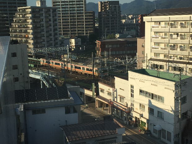 飯田線の313系車両・ホテルモンターニュ松本から