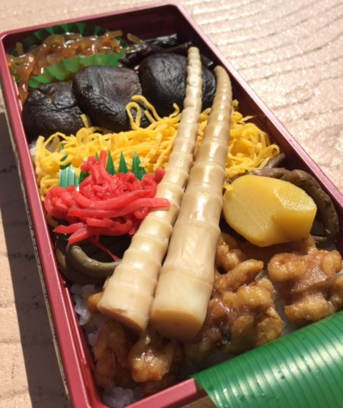 くるみ山菜寿司のクルミとタケノコ
