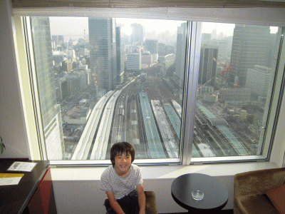 東京駅の眺めと窓の大きさ