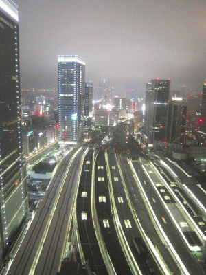部屋から見た東京駅の夜景