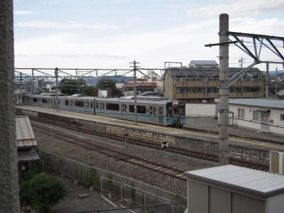 ホテルルートインコート安曇野豊科駅南から大糸線の電車を見る