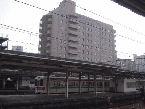 広島駅ホームから見た、ホテルヴィアイン広島