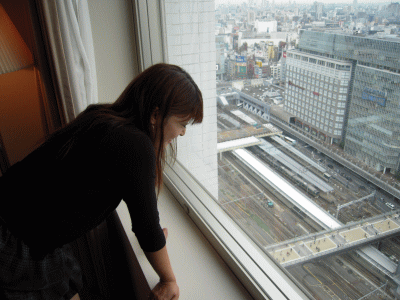 小田急ホテルセンチュリーサザンタワーの部屋からこのように線路が見えます