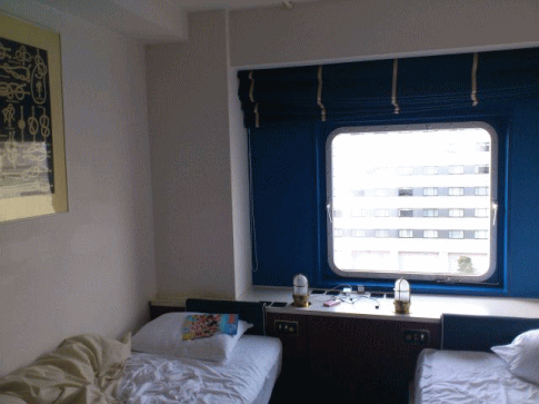 サンルートプラザ東京の狭い客室の写真
