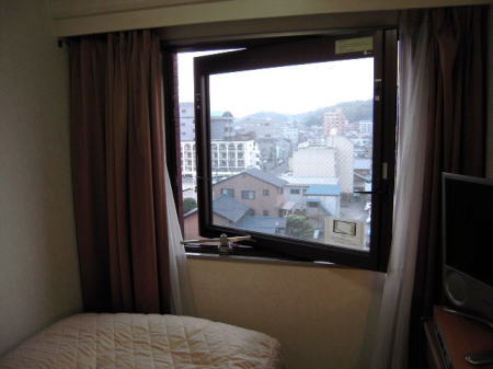 ホテルサンルート松山ｎ窓の開き具合