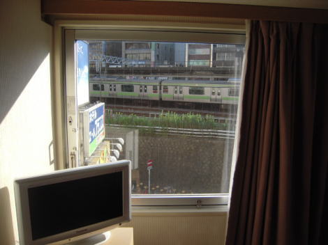 ホテルマイステイズ五反田駅前の室内と窓の雰囲気