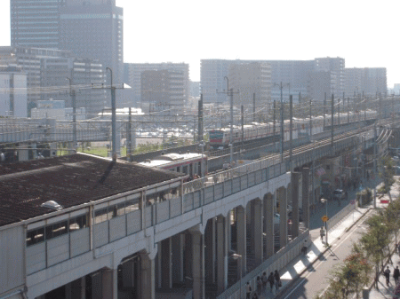 東横イン千葉みなと駅前から見る、鉄道の風景