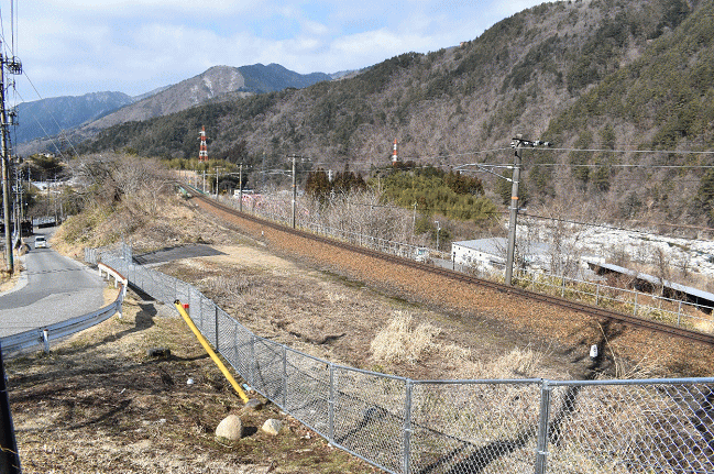 伊奈川鉄橋の東側の撮影地