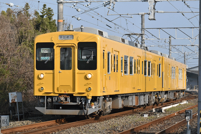 105系の小野田線電車