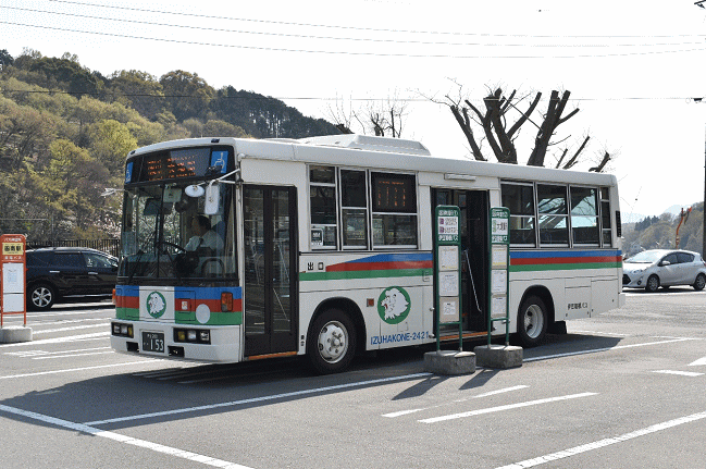 函南駅前からの伊豆箱根鉄道大場駅行の伊豆箱根バス