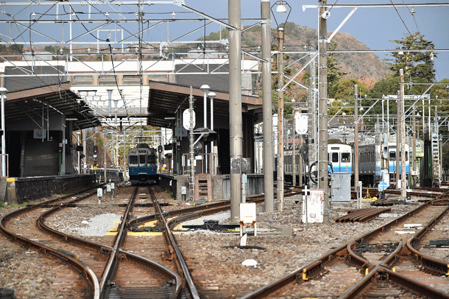 伊豆高原駅を下田側の踏切から撮影