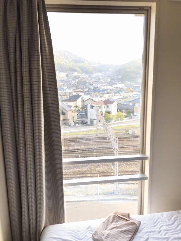 海田シティホテルの窓