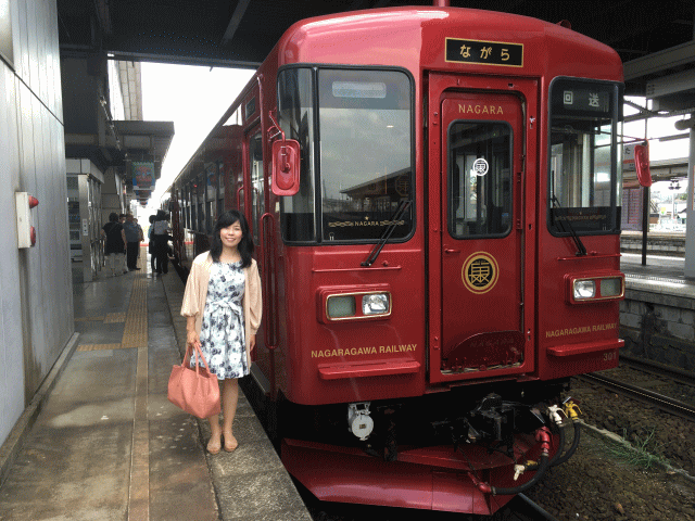 美濃太田駅で出発を待つ観光列車ながら