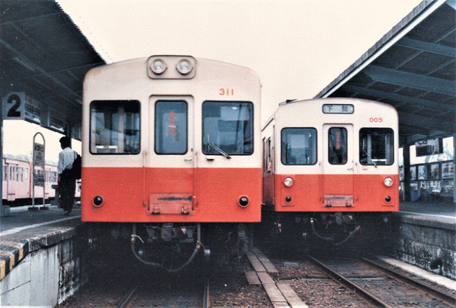 水海道駅で撮影したキハ310形とキハ0形（1988年）