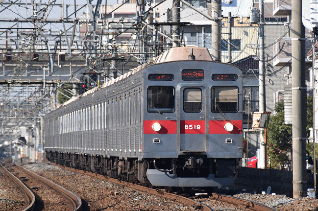 東武線を走行する東急８５００系