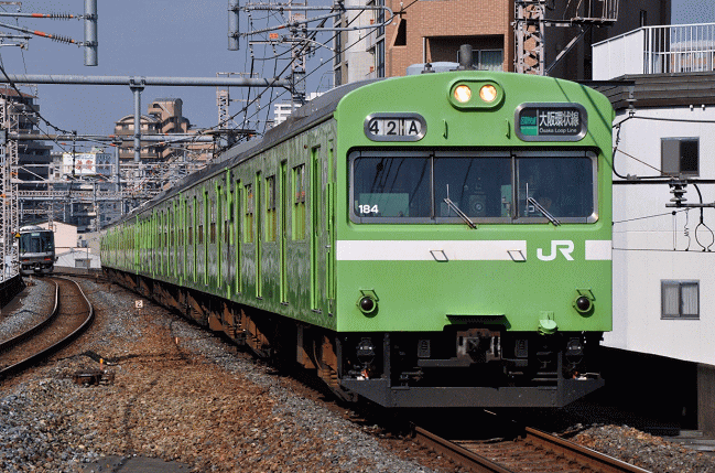 大阪環状線への乗り入れする103系初期型電車（2015年）