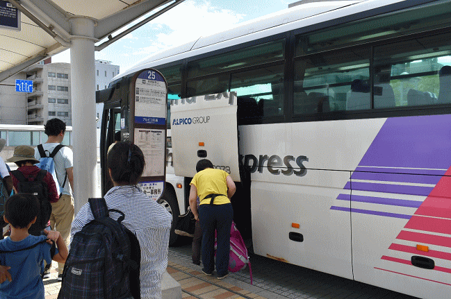 長野駅東口駅前広場から発車する扇沢行特急バス