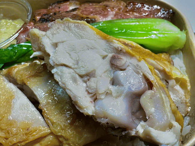 海南鶏飯の骨付きの鶏肉煮